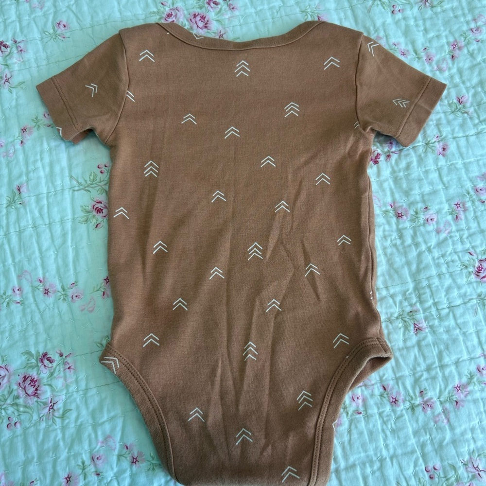 Colored organics onesie size 12-18 months - Picture 3 of 3